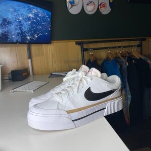 Nike Court Legacy Lift Platform Shoes DM7590-100 woman’s size 10